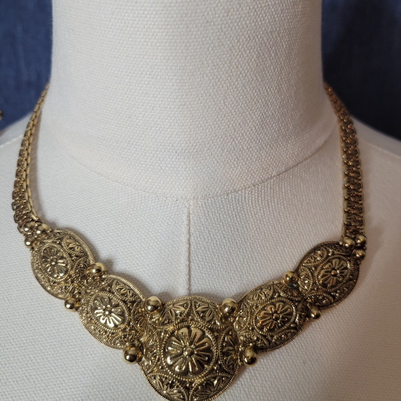 Jewelry - Vintage Elegant Gold-Tone Necklace And Earings. In Box, Chunky, Monet Carrole